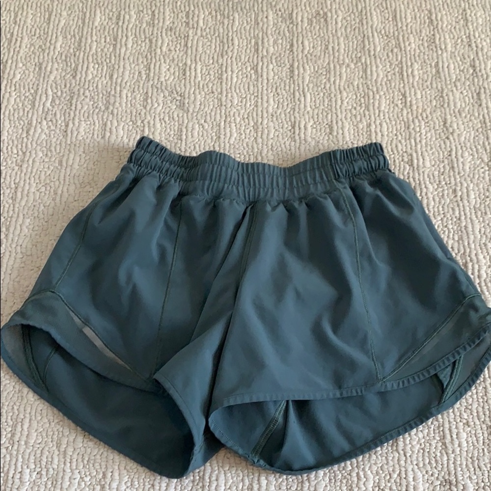 Lululemon Hotty Hot short 4”